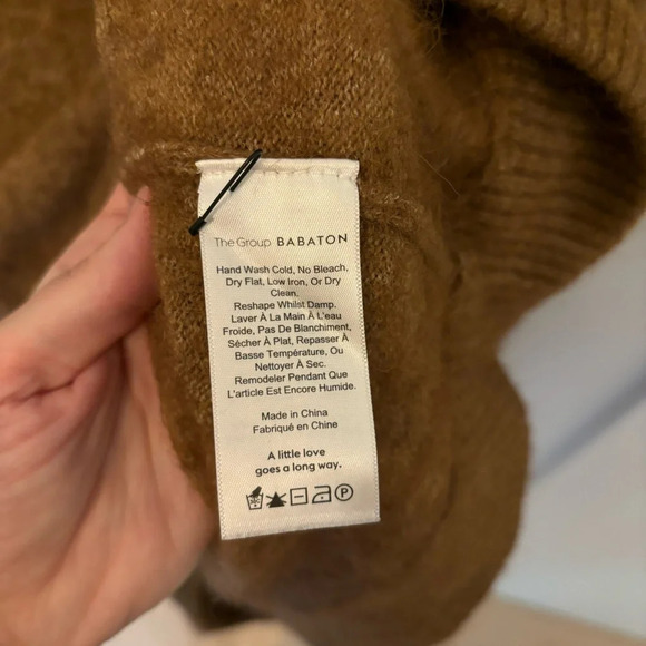 Aritzia The Group by Babaton Oversized Sweater Funnel Neck Caramel Sz XS Adichie - Picture 6 of 8